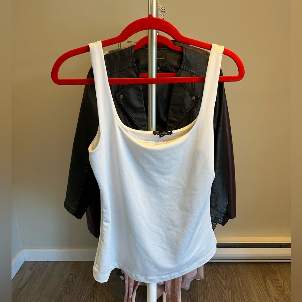 Dynamite Scoop Neck Tank (White, Size M)